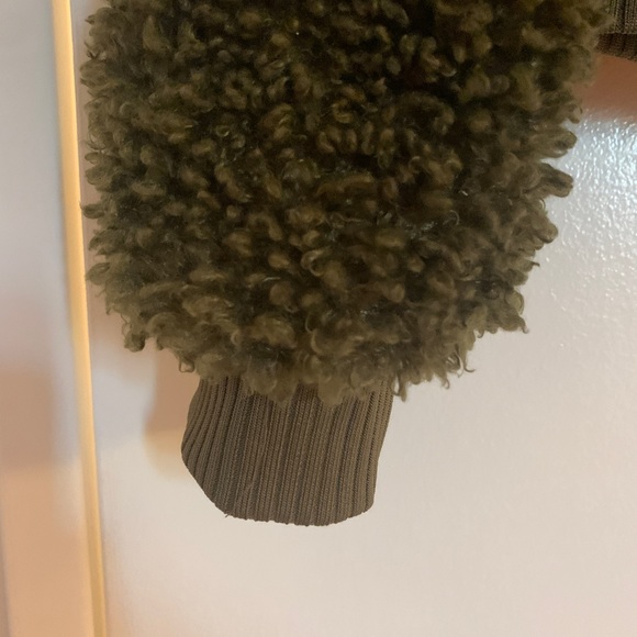 Cute fuzzy bomber jacket. Olive green - Picture 4 of 5